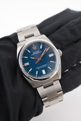 Bild in Galerie-Betrachter laden, Rolex Oyster Perpetual 36 126000 - Detail view 2
