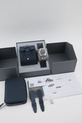 Charger l'image dans la visionneuse de galerie, Vacheron Constantin Overseas 4520V/210A-B128 - documents et/ou contenu de la livraison
