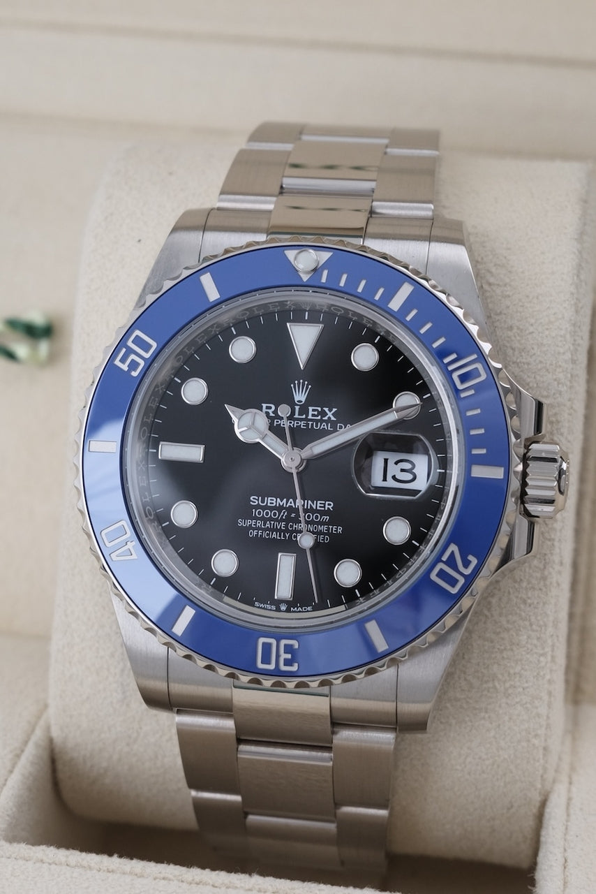 Rolex Submariner Date 126619LB - detailed view 2