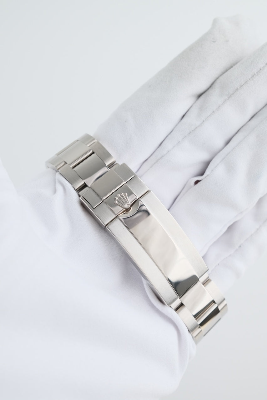 Rolex Submariner Date 126619LB - detailed view 7