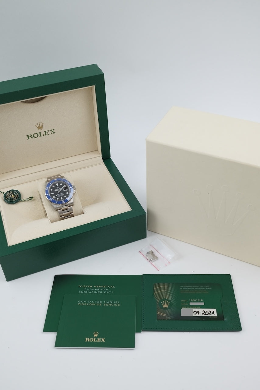 Rolex Submariner Date 126619LB - papers and or scope of delivery