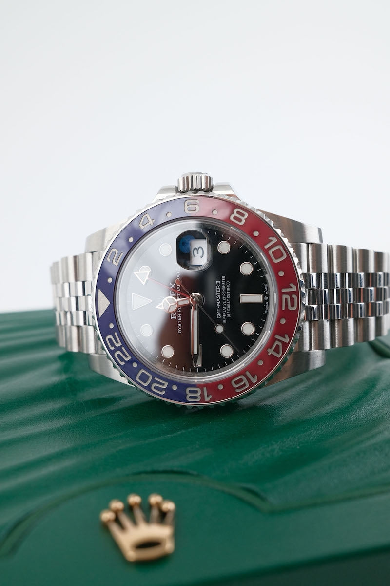 Rolex GMT-Master II 126710BLRO - Detail view 1