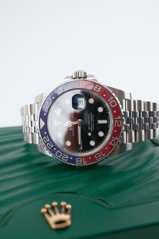 Rolex GMT-Master II 126710BLRO - Detail view 1
