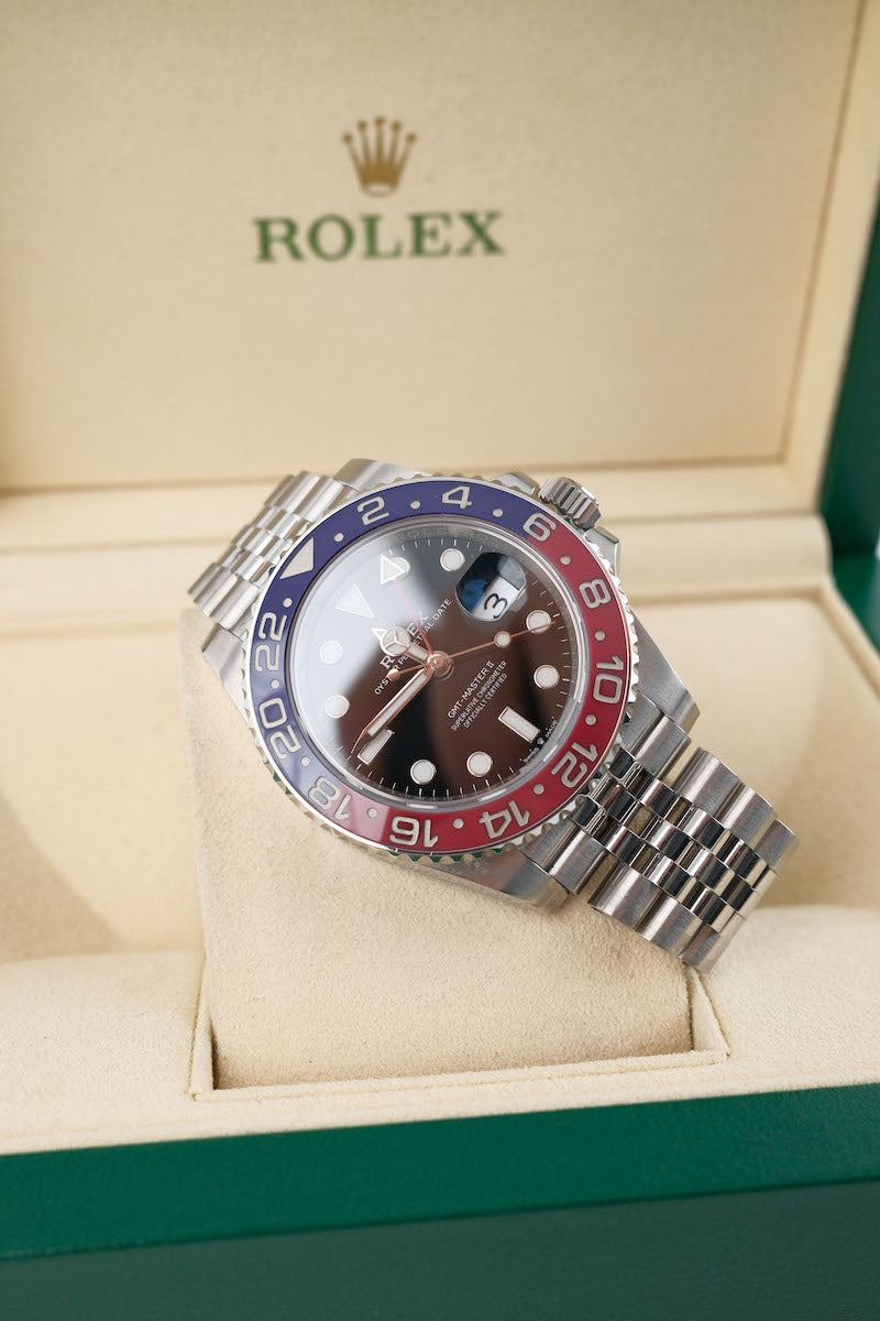 Rolex GMT-Master II 126710BLRO - Detail view 2