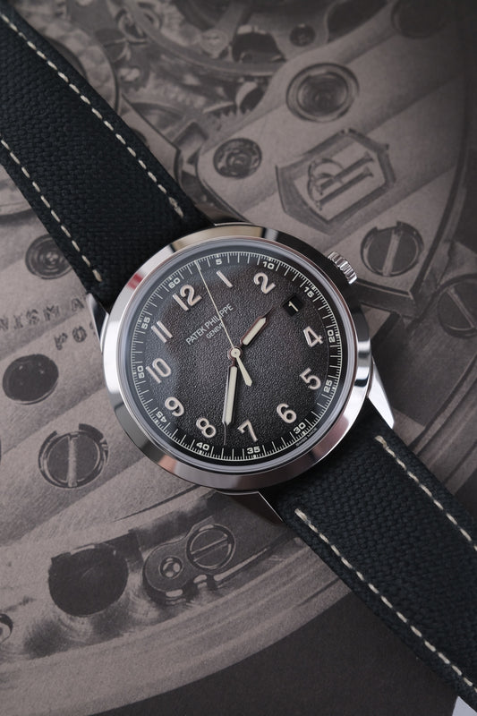 Patek Philippe Calatrava 5226G-001 - Detail view 1