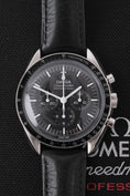 Load image into gallery viewer, Omega Speedmaster Professional Moonwatch 31032425001002 - Detailed view 4
