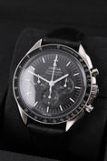 Load image into gallery viewer, Omega Speedmaster Professional Moonwatch 31032425001002 - Detailed view 2
