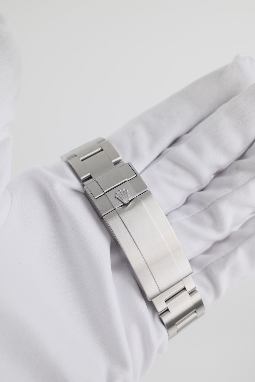 Rolex Submariner No Date 124060 - Detailed view 7