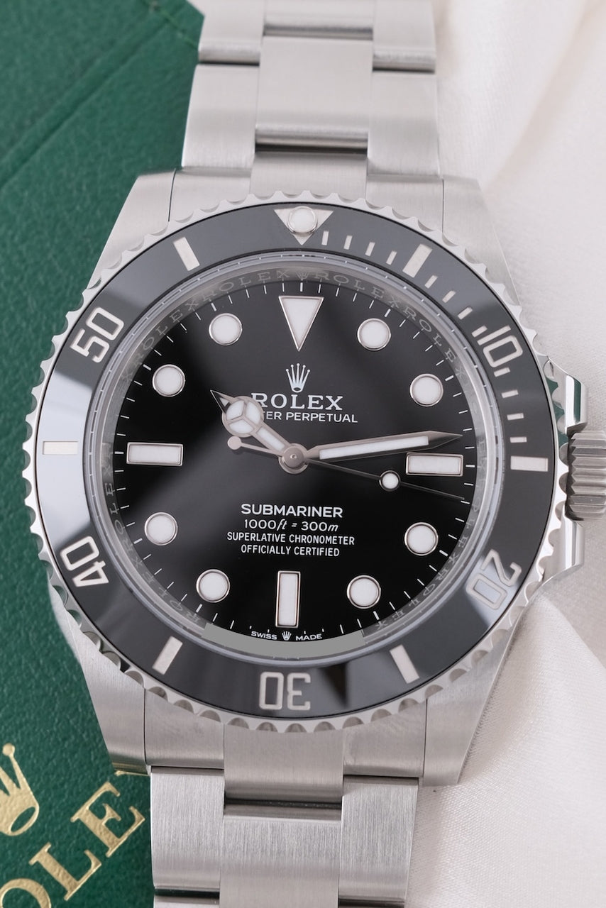 Rolex Submariner No Date 124060 - Detailed view 4