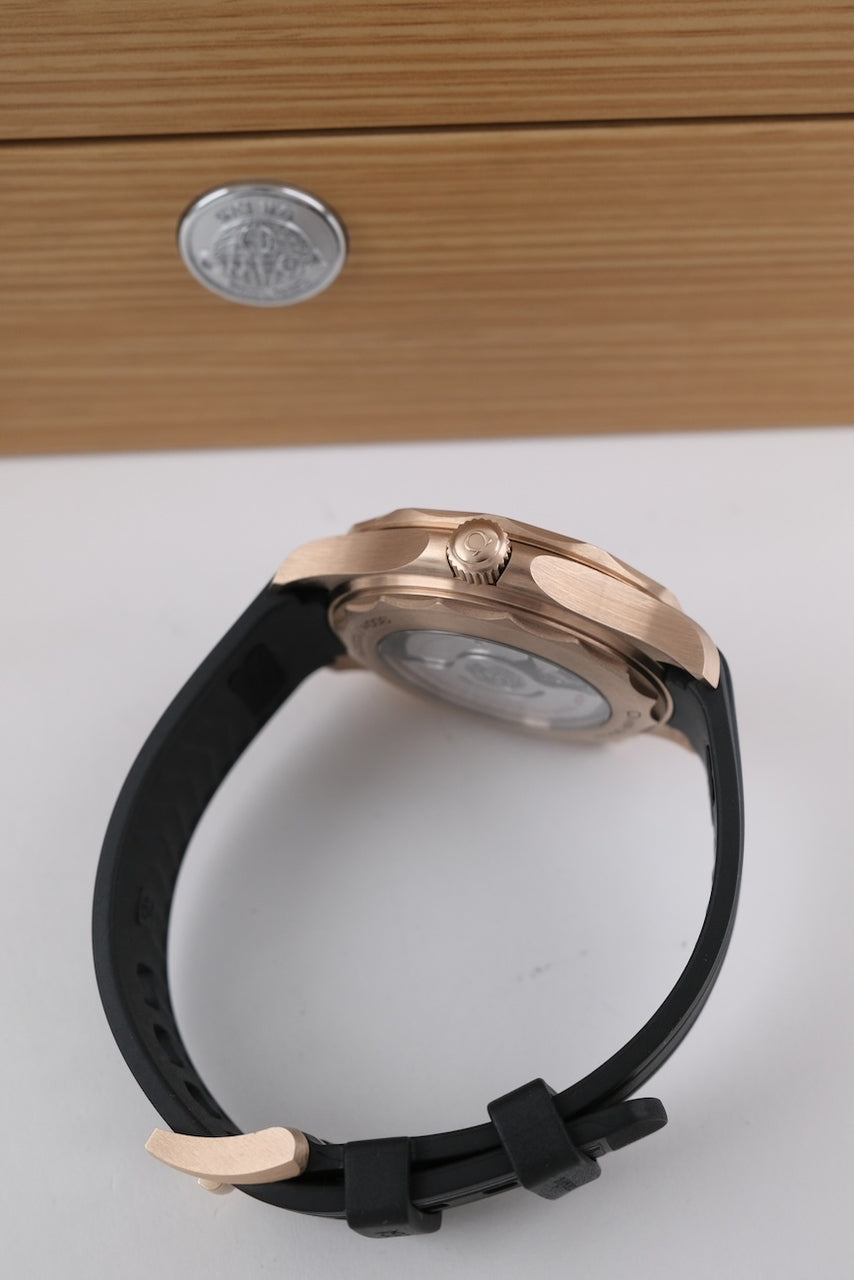 Omega Seamaster Diver 300 M Brązowe Złoto 210.92.42.20.01.003 - Widok szczegółowy 8