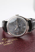 Bild in Galerie-Betrachter laden, Patek Philippe Annual Calendar 5146G-010 - Thumbnail

