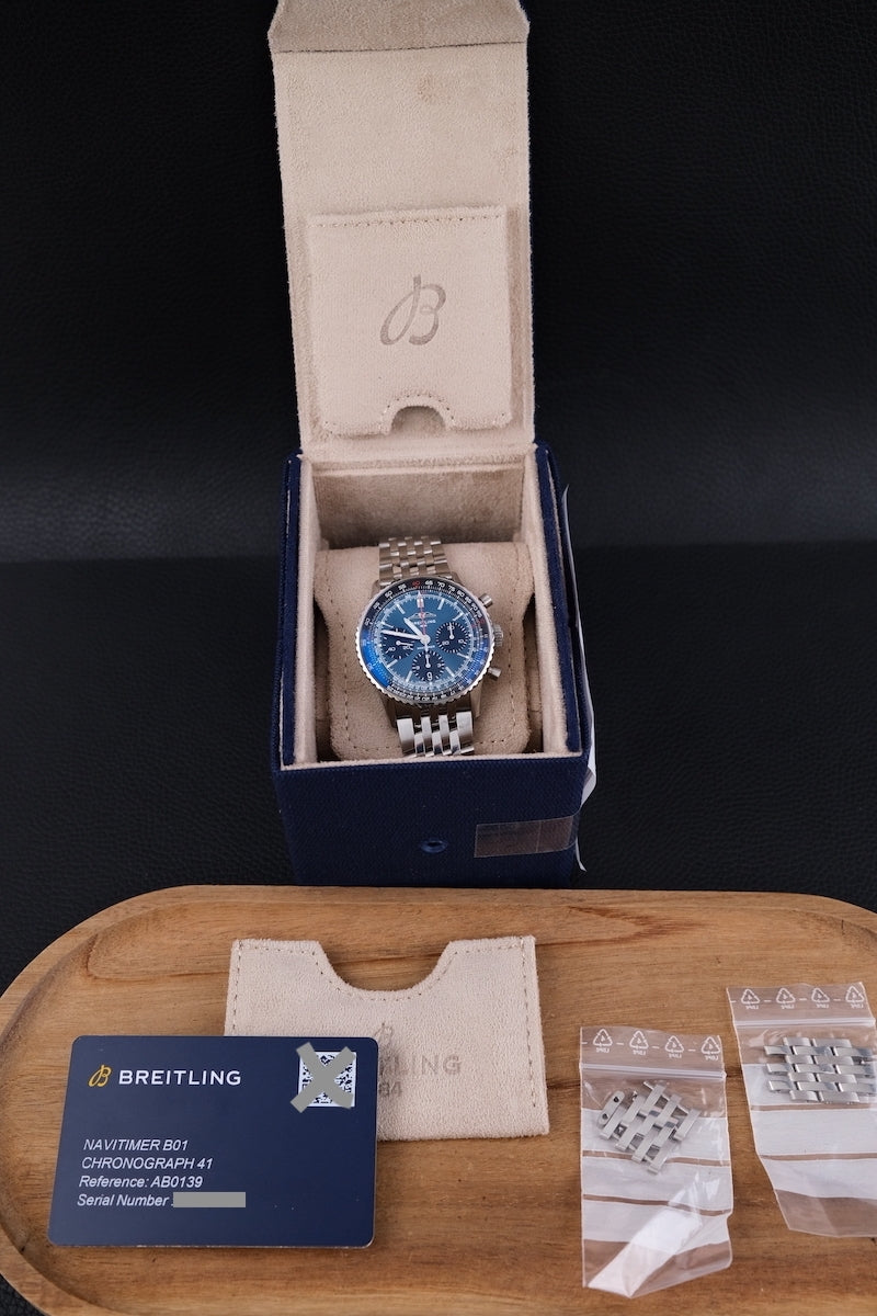 Breitling Navitimer 1 B01 AB0139241C1A1 - Papiere und oder Lieferumfang