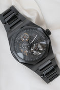 Load image into gallery viewer, Girard Perregaux Laureato Skeleton 81015-32-001-32A - Detailed view 10
