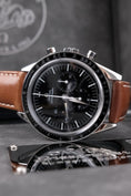 Load image into Gallery viewer, Omega Speedmaster Moonwatch FOIS 31132403001001 - Detail view 2
