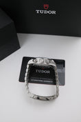 Załaduj obraz do przeglądarki galerii, Tudor Black Bay Chrono 79360N-0024 - Widok szczegółowy 5
