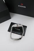 Załaduj obraz do przeglądarki galerii, Tudor Black Bay Chrono 79360N-0024 - Widok szczegółowy 6
