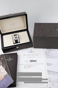 Bild in Galerie-Betrachter laden, Patek Philippe Complications 5231G-001 - Papiere und oder Lieferumfang
