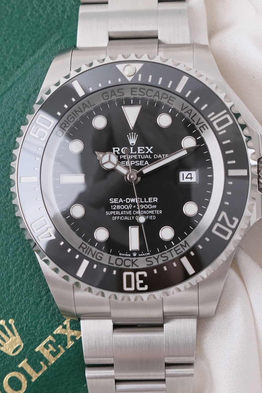 Rolex Sea-Dweller Deepsea 126660 - Detailed view 6