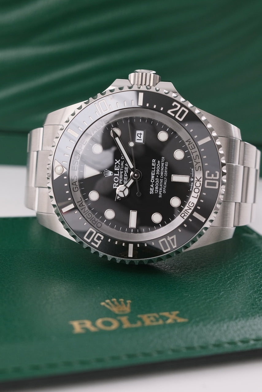 Rolex Sea-Dweller Deepsea 126660 - Detailed view 4