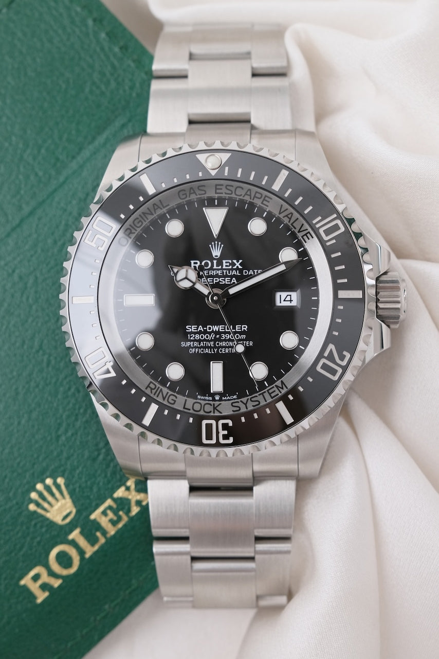 Rolex Sea-Dweller Deepsea 126660 - Detailed view 5
