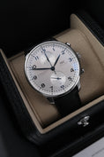 Charger l'image dans la visionneuse de galerie, IWC Chronographe portugais IW371605 - Vue détaillée 1
