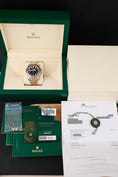 Bild in Galerie-Betrachter laden, Rolex GMT Master II 126713GRNR - Papiere und oder Lieferumfang
