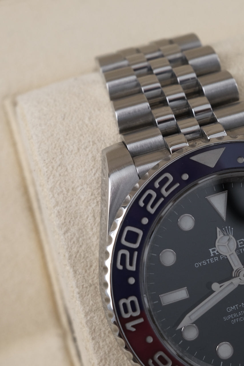 Rolex GMT-Master II 126710BLRO - Detailansicht 13