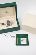 Charger l'image dans la visionneuse de la galerie, Rolex GMT-Master II 126710BLRO - Papiere und oder Lieferumfang
