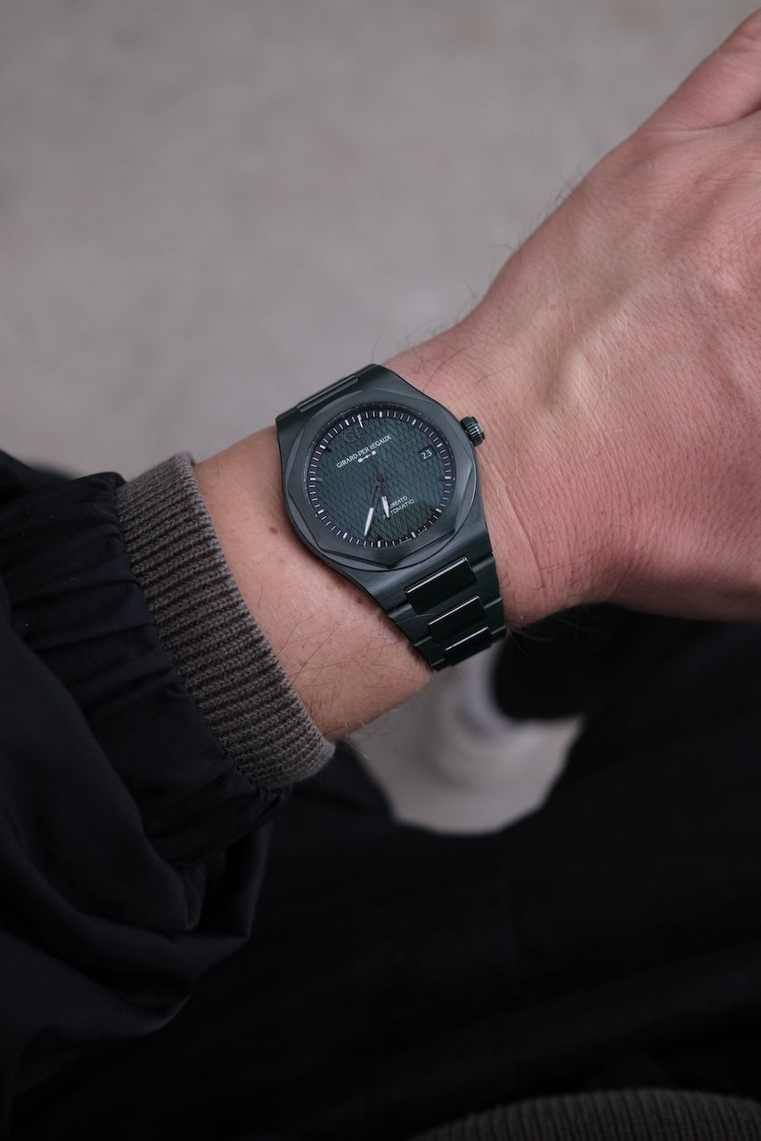 Girard Perregaux Laureato 81005-32-3080-1CX - detailed view 10