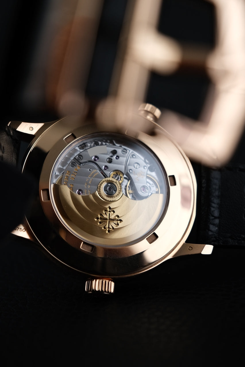 Patek Philippe Calatrava Pilot Travel Time Rose 5524R-001 - Detailansicht 11