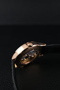 Bild in Galerie-Betrachter laden, Patek Philippe Calatrava Pilot Travel Time Rose 5524R-001 - Detailansicht 9
