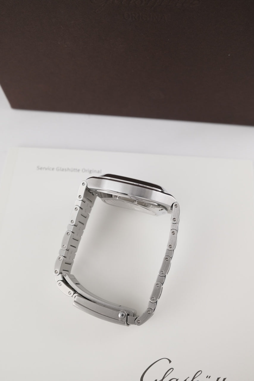 Glashütte Seventies Panorama Date 23947131214 - Detailed view 5