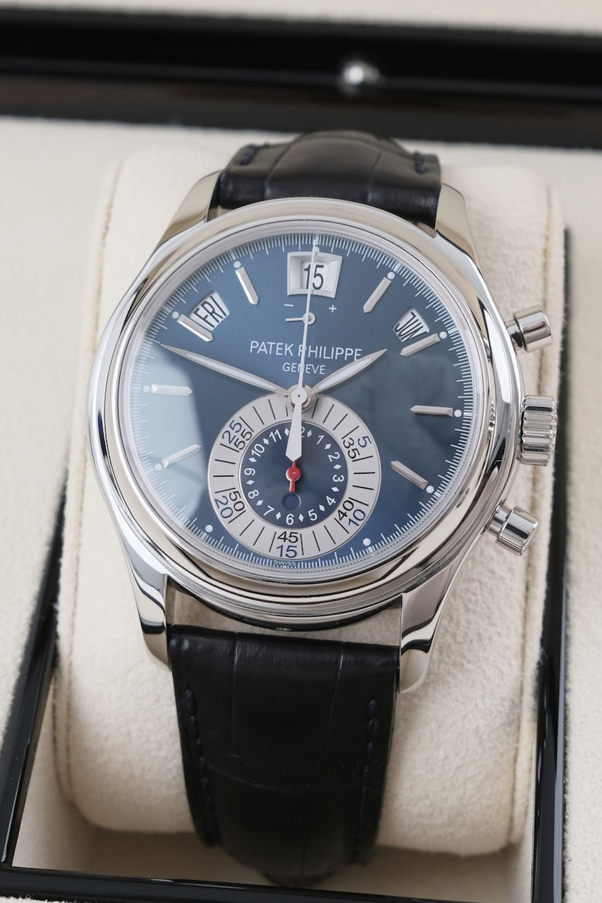 Patek Philippe Annual Calendar Chronograph 5960P - detailed view 3