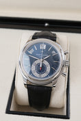 Carica l'immagine nel visualizzatore della galleria, Patek Philippe Annual Calendar Chronograph 5960P - Detailansicht 2
