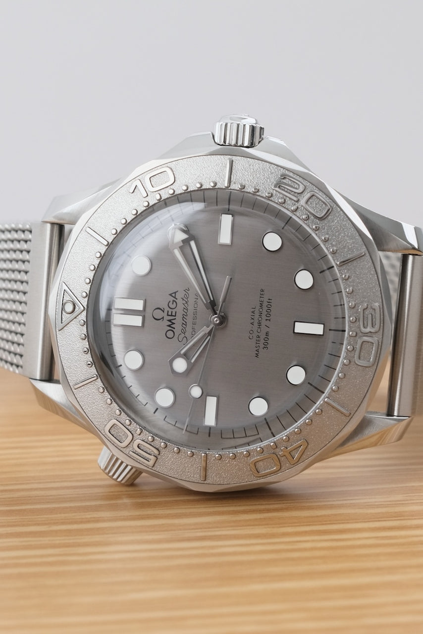 Omega Seamaster Diver 300M 210.30.42.20.06.002 - detailed view 4
