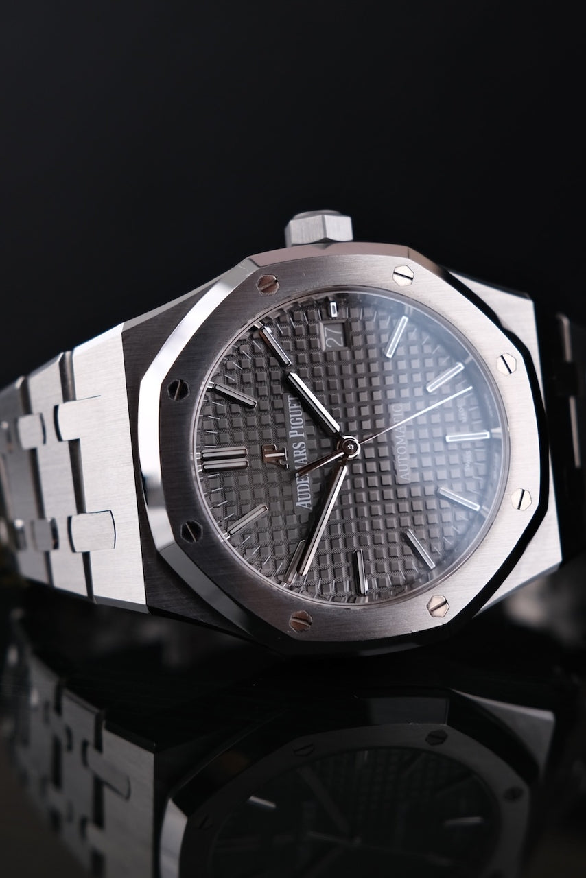 Audemars Piguet Royal Oak 15450ST.OO.1256ST.02 - Detail view 1