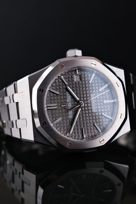 Audemars Piguet Royal Oak 15450ST.OO.1256ST.02 - Detail view 1