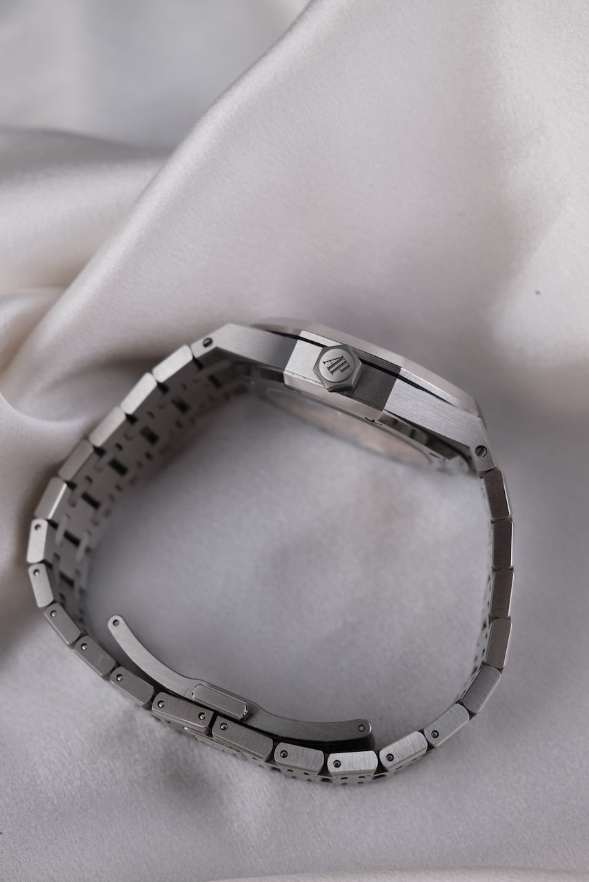 Audemars Piguet Royal Oak 15450ST.OO.1256ST.02 - Detail view 7