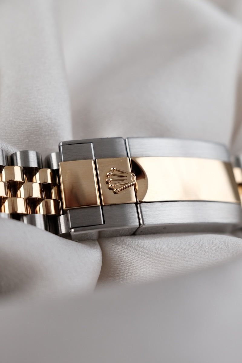 Rolex GMT Master II 126713GRNR - Detail view 9