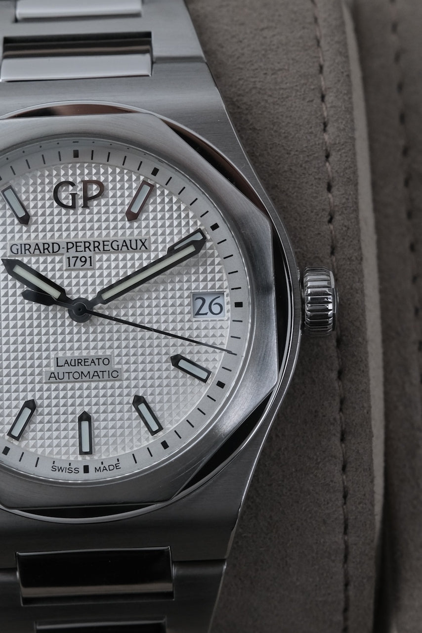 Girard Perregaux Laureato 81010-11-131-11A - Detailed view 3