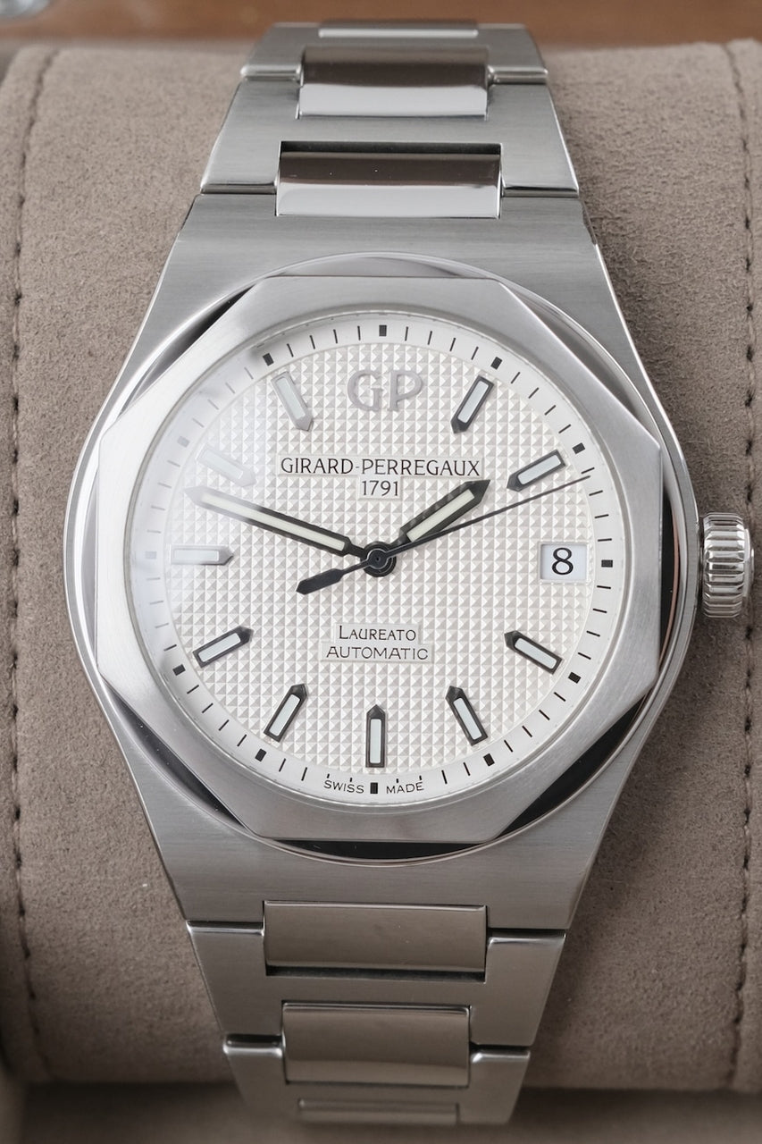Girard Perregaux Laureato 81010-11-131-11A - Widok szczegółowy 2