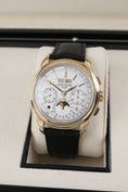 Bild in Galerie-Betrachter laden, Patek Philippe Perpetual Calendar Chronograph 5270J-001 - Detailansicht 1
