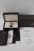 Bild in Galerie-Betrachter laden, Patek Philippe Complications 5231G-001 - Papiere und oder Lieferumfang
