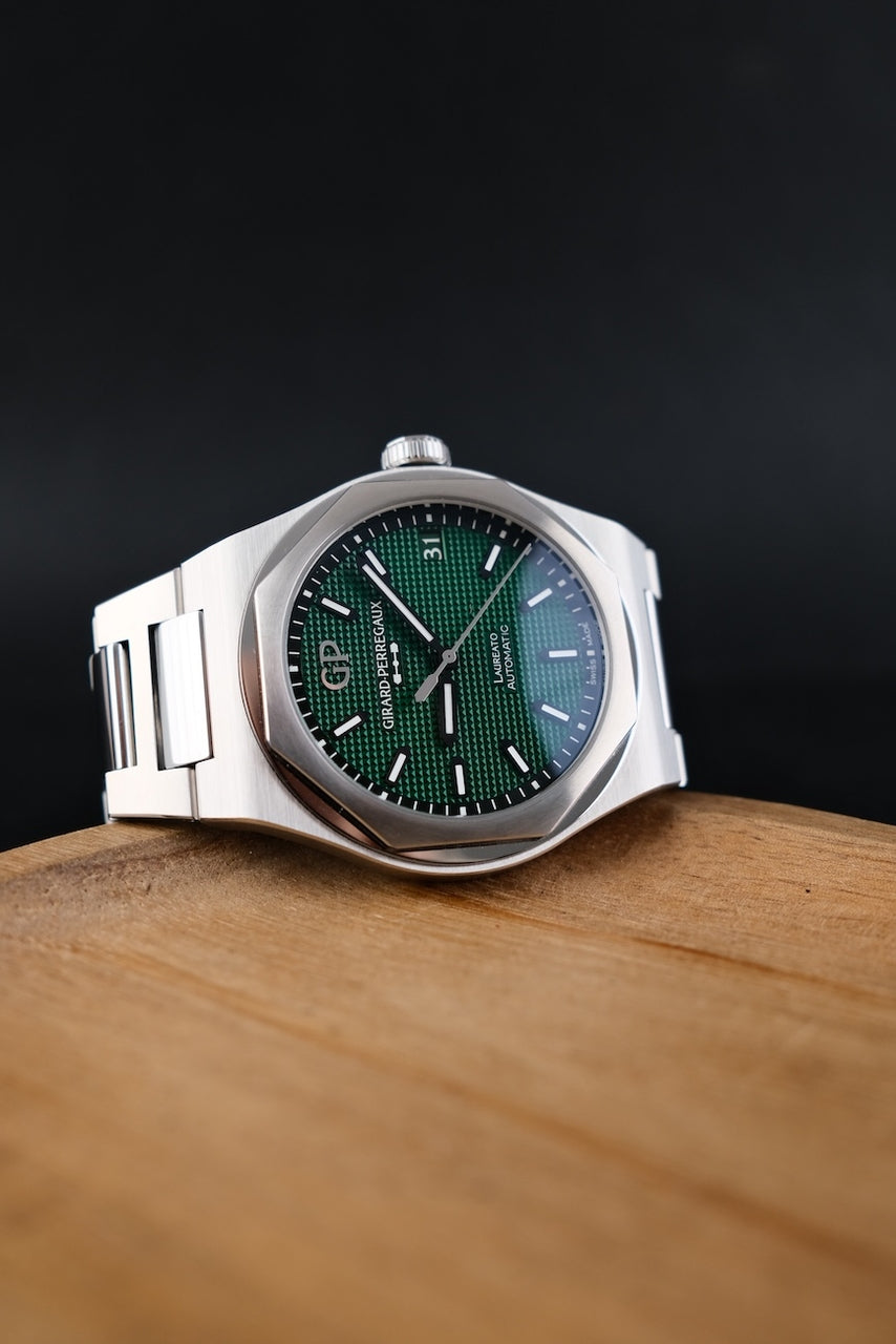 Girard Perregaux Laureato 81010-11-3153-1CM - Detail view 4