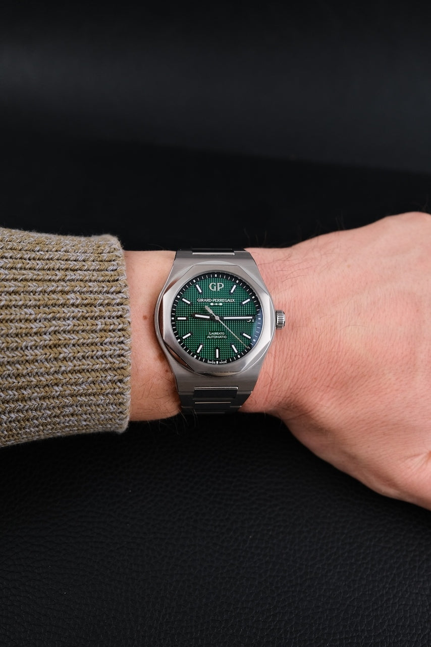 Girard Perregaux Laureato 81010-11-3153-1CM - Detail view 11