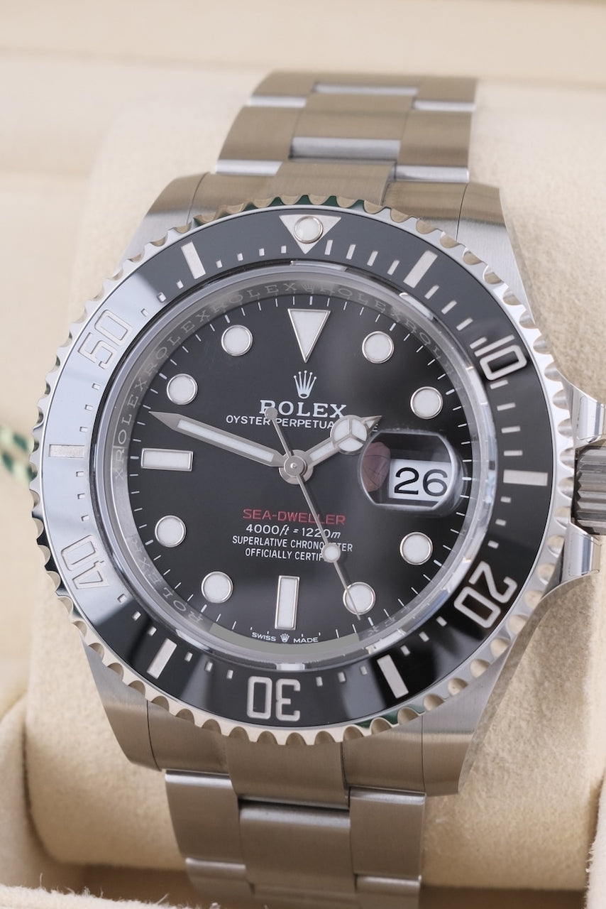Rolex Sea-Dweller Red 126600 - Detailansicht 2