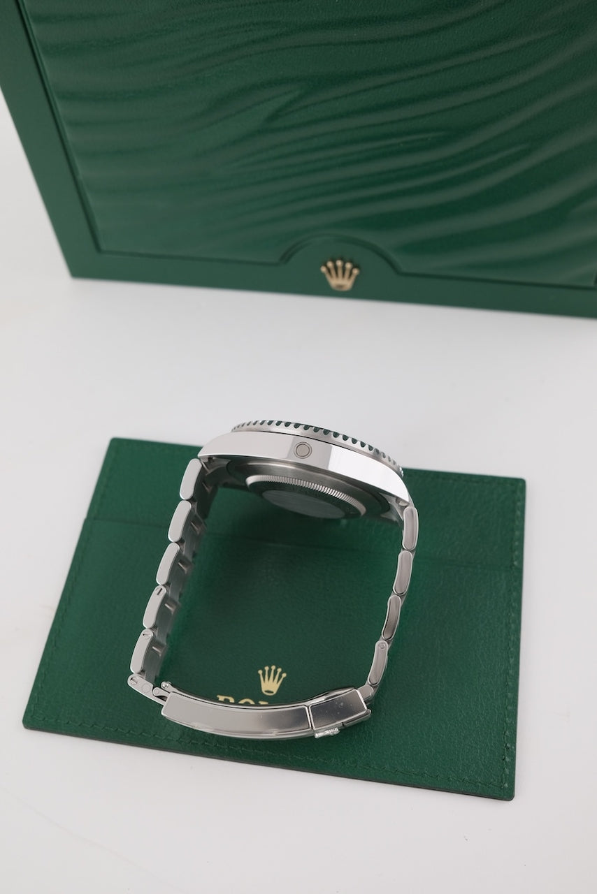 Rolex Sea-Dweller Red 126600 - Detailansicht 6