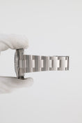 Load image into gallery viewer, Rolex Sea-Dweller Red 126600 - Detailansicht 8
