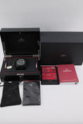 Cargue la imagen en el visor de la galería, Omega Speedmaster Dark Side Of The Moon 31192443001001 - Documentación o volumen de entrega

