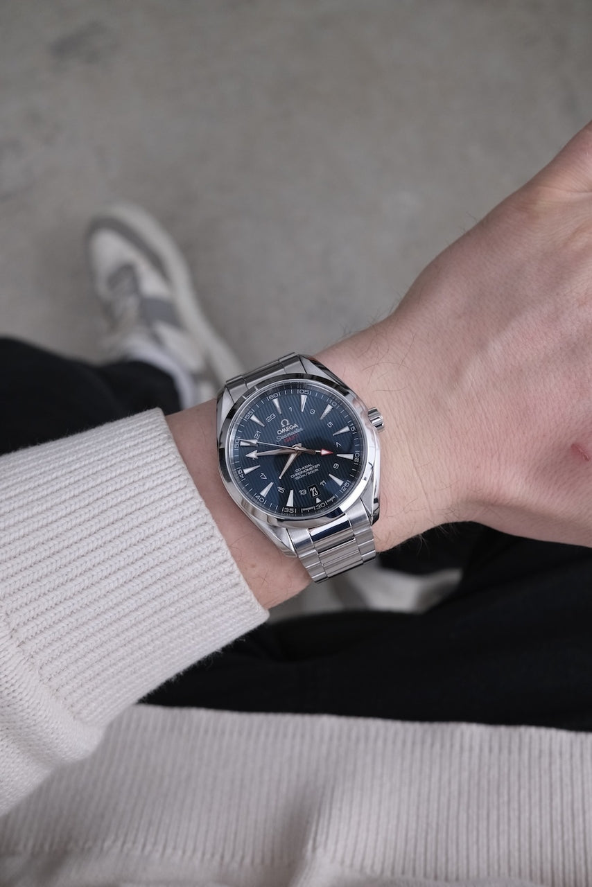 Omega Seamaster Aqua Terra GMT 23110432203001 - Detail view 1